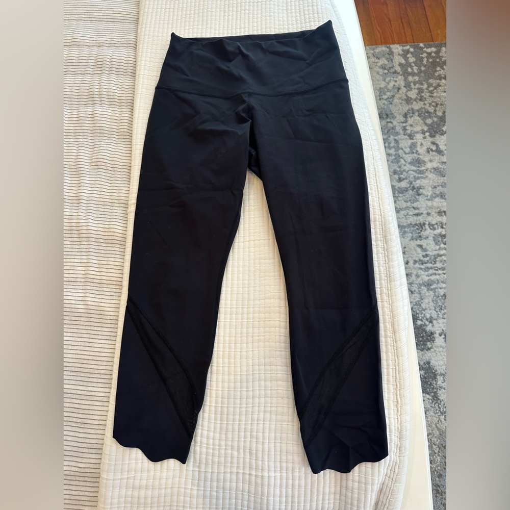 Lululemon leggings- scalloped ends with small mesh